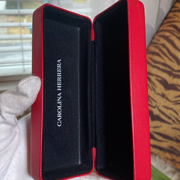 Carolina Herrera eyeglasses case - Picture 4 of 5